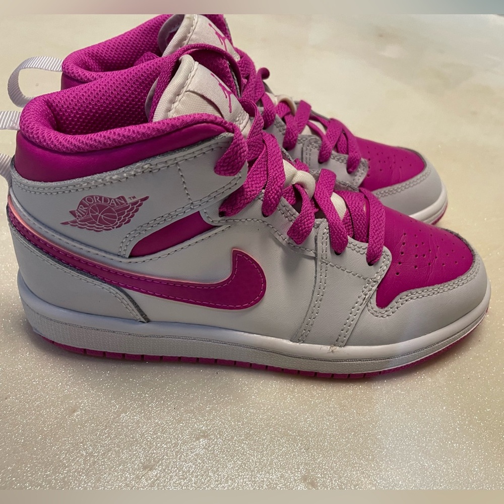 Girls Youth 1 Jordan AJ 1 Fund Mid White & Fire Pink - Excellent Condition